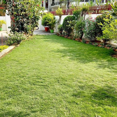 러크나우 Garden View Residency B&B 외부 사진