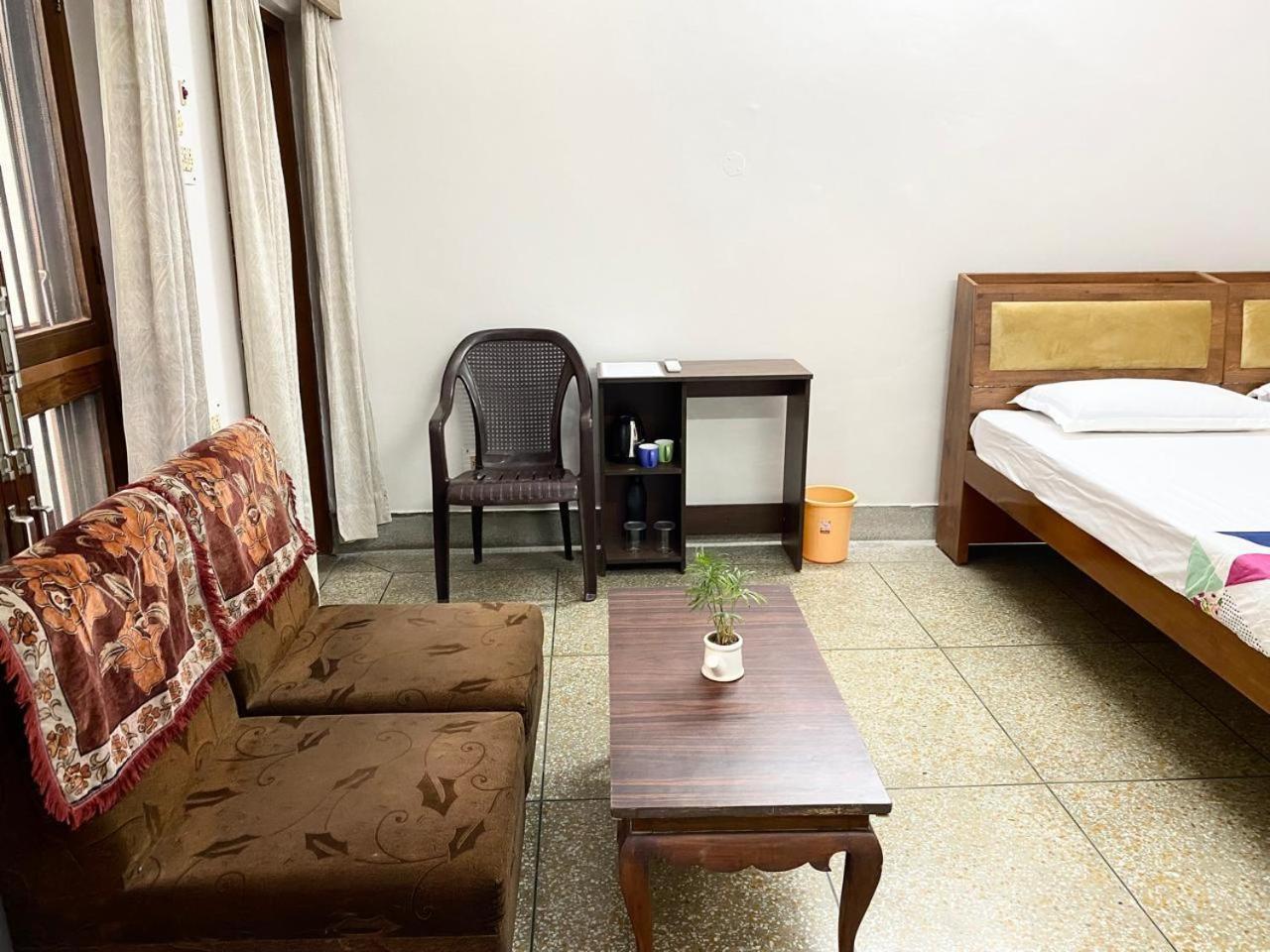 러크나우 Garden View Residency B&B 외부 사진