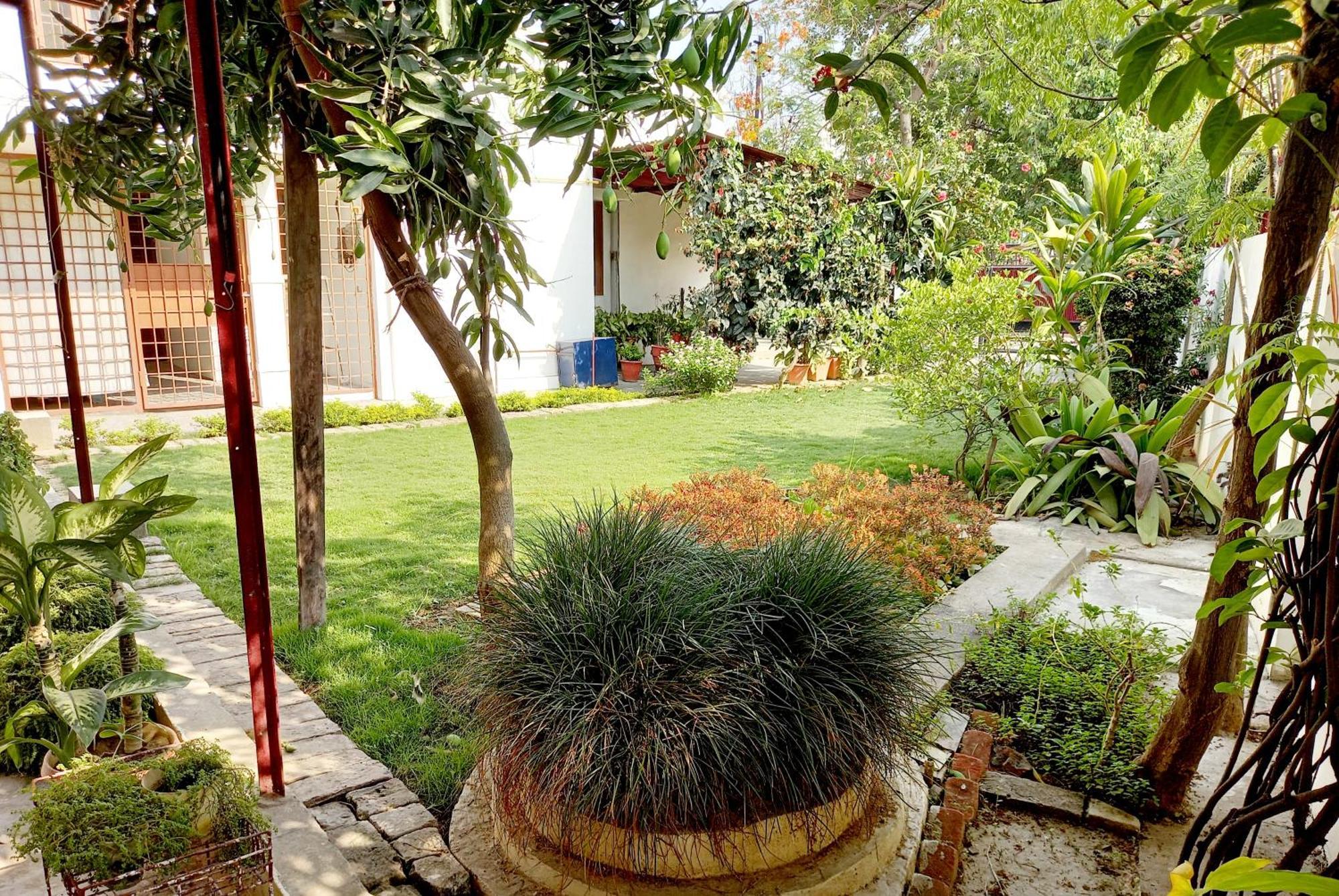 러크나우 Garden View Residency B&B 외부 사진